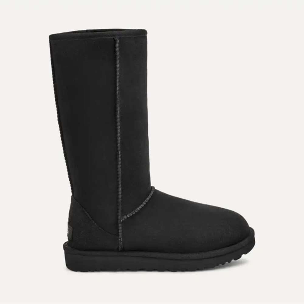 UGG Black Classic Tall Boot Winter Sheepskin Fur Women Size 6